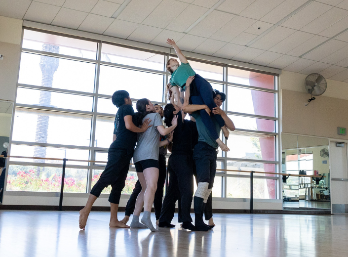 Dancers in room at 91Ƭ